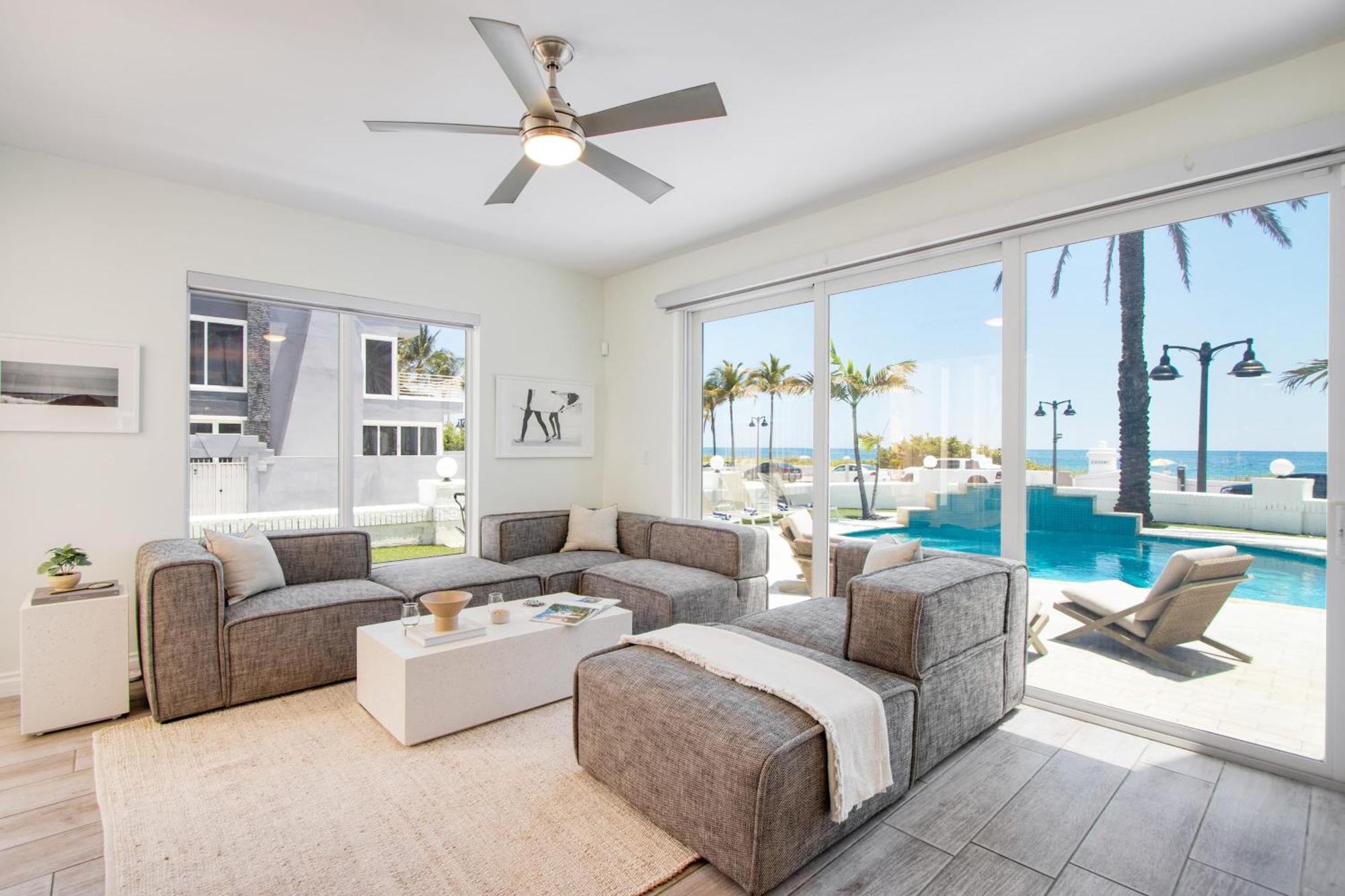 Sea Breeze By Avantstay Across From Lauderdale Pool Out Door Dining Fire Pit Holiday home Fort Lauderdale