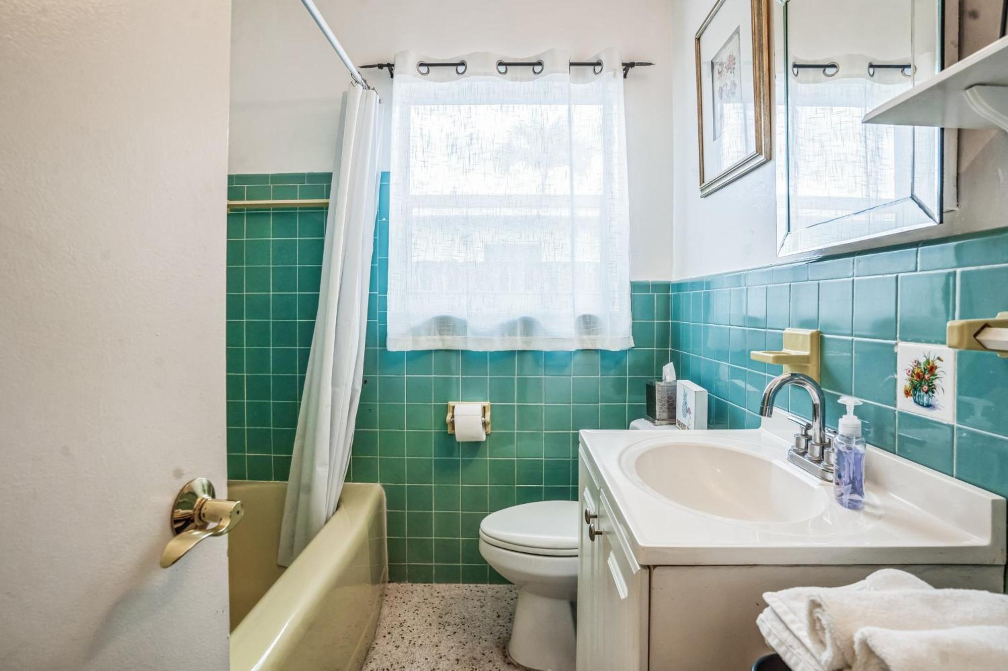Beautiful Comfy With Private Hot Tub Close To Holiday home