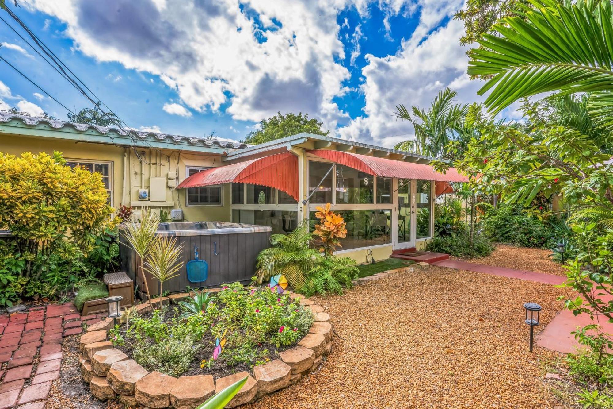 Beautiful Comfy With Private Hot Tub Close To Holiday home Fort Lauderdale