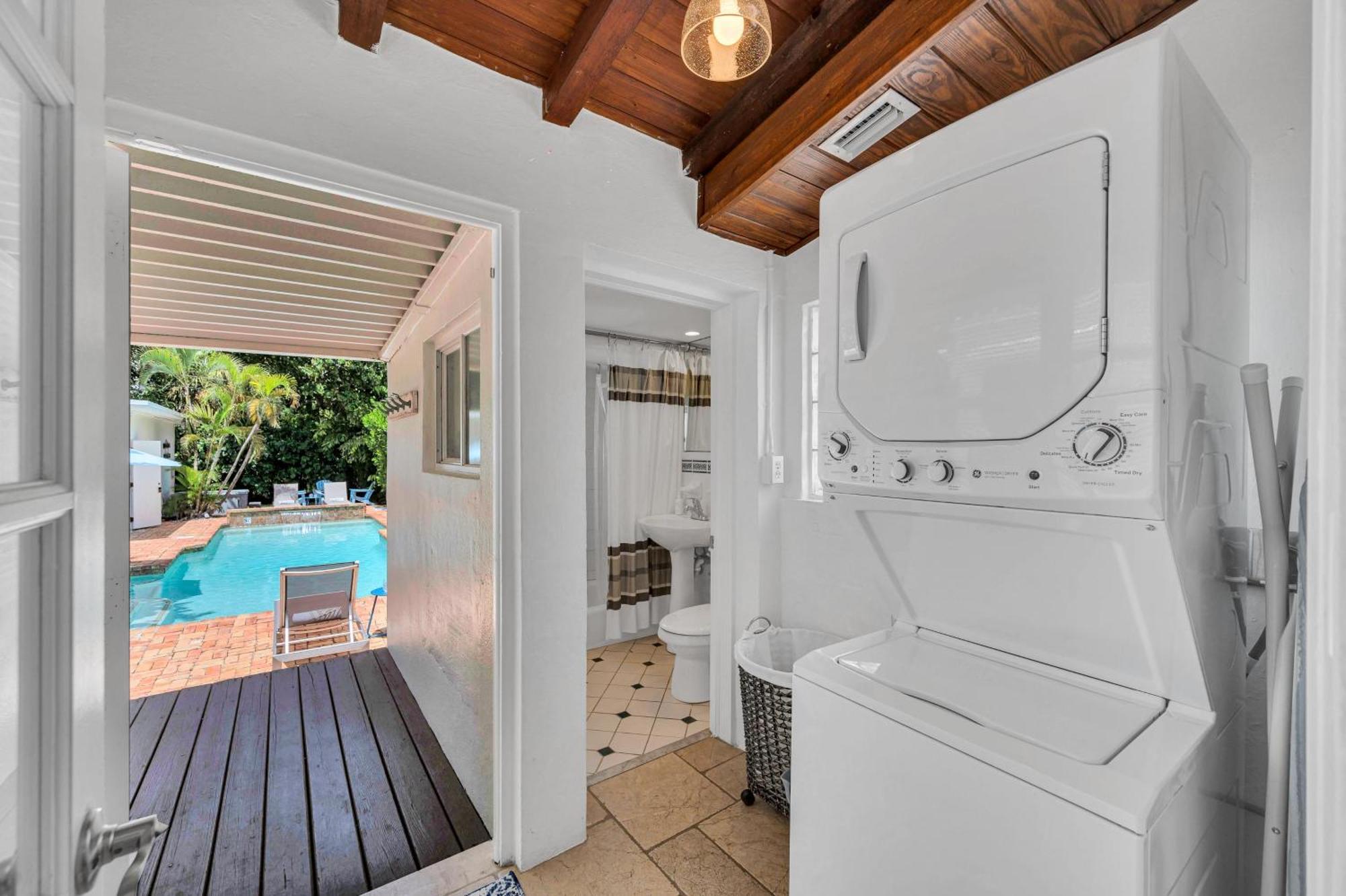 Steps From Quaint Heated Pool Key Resldences Holiday home