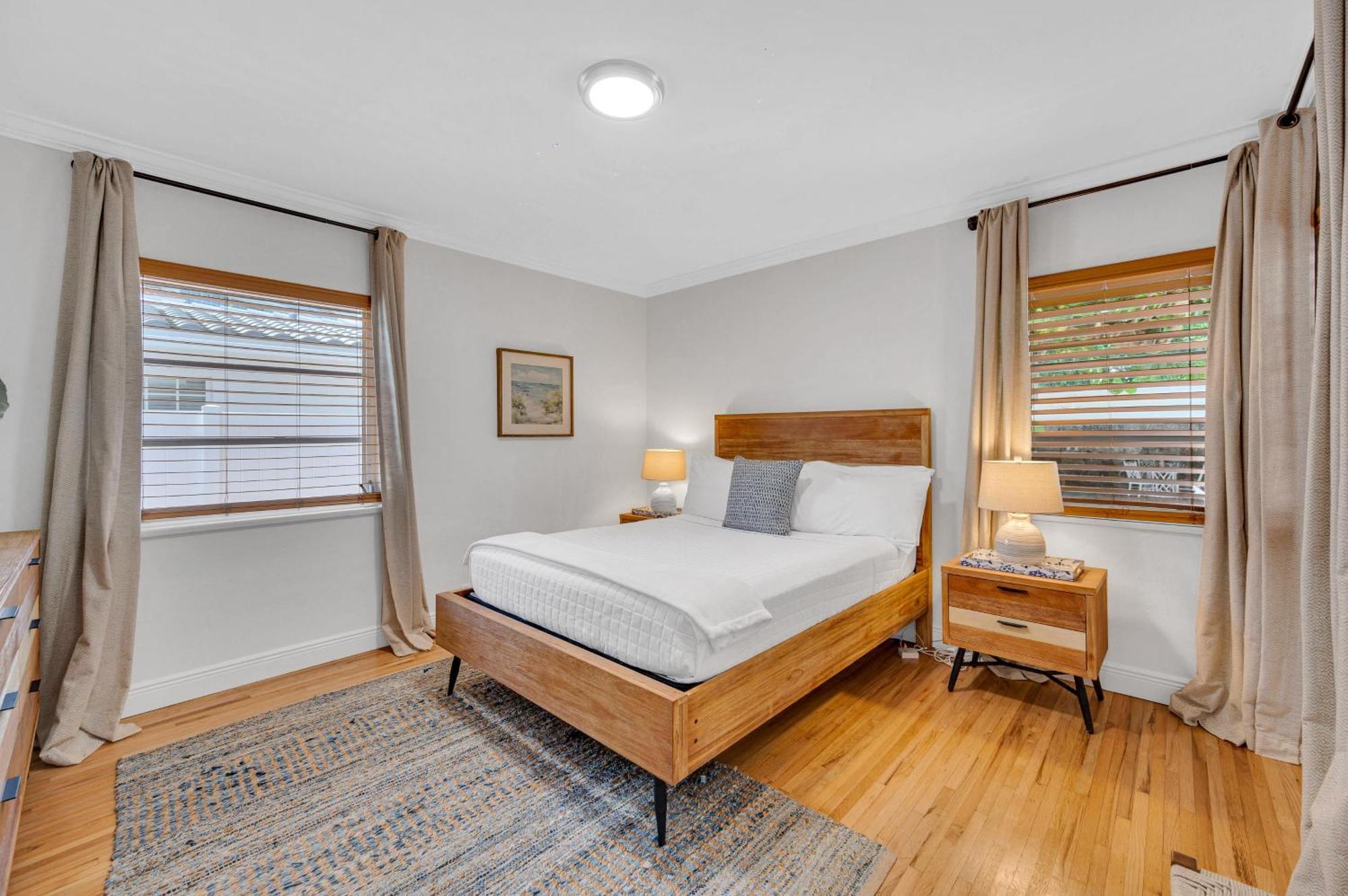 Steps From Quaint Heated Pool Key Resldences Fort Lauderdale