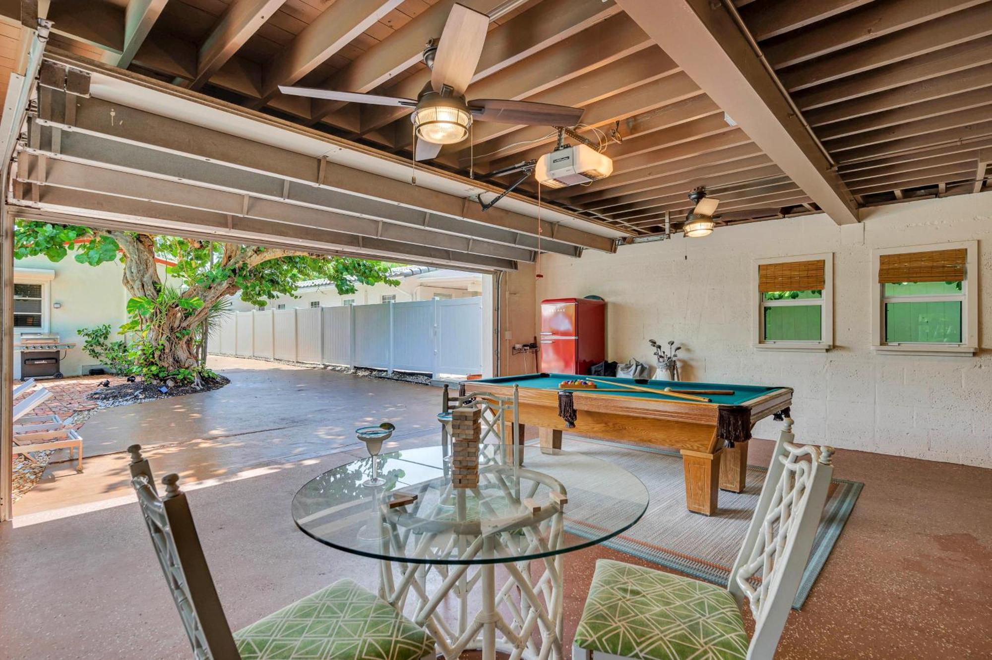 Steps From Quaint Heated Pool Key Resldences * Fort Lauderdale
