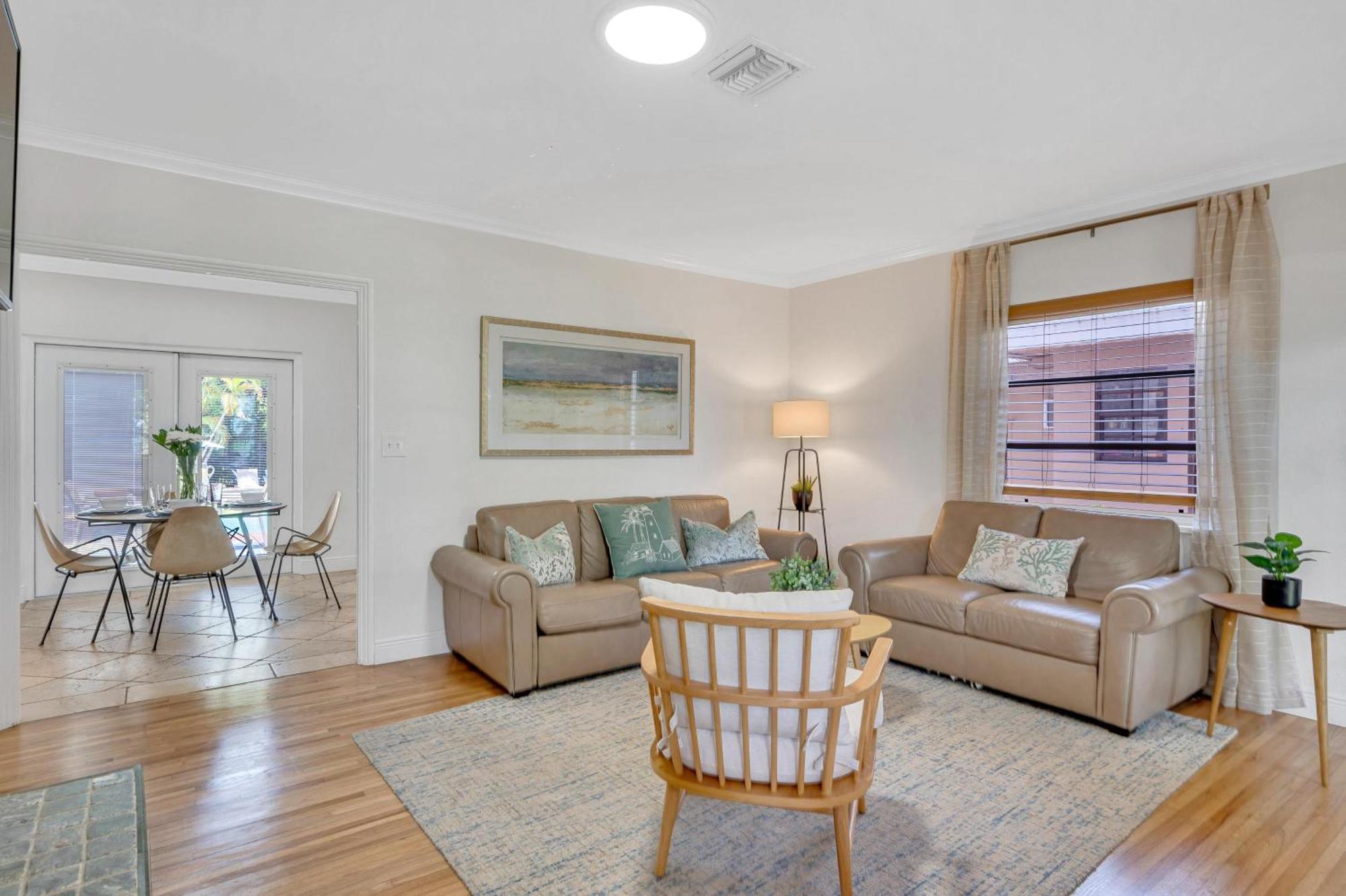 Holiday home Steps From Quaint Heated Pool Key Resldences Fort Lauderdale