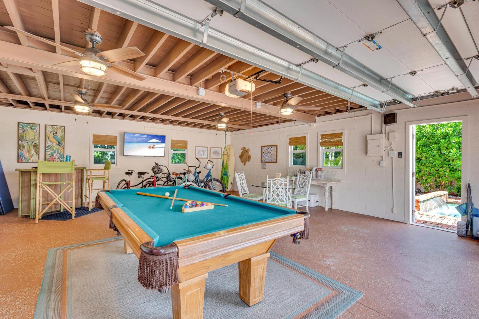 Steps From Quaint Heated Pool Key Resldences * Fort Lauderdale