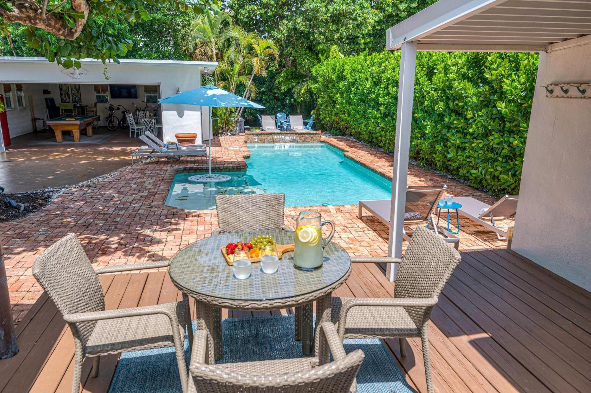 Steps From Quaint Heated Pool Key Resldences *