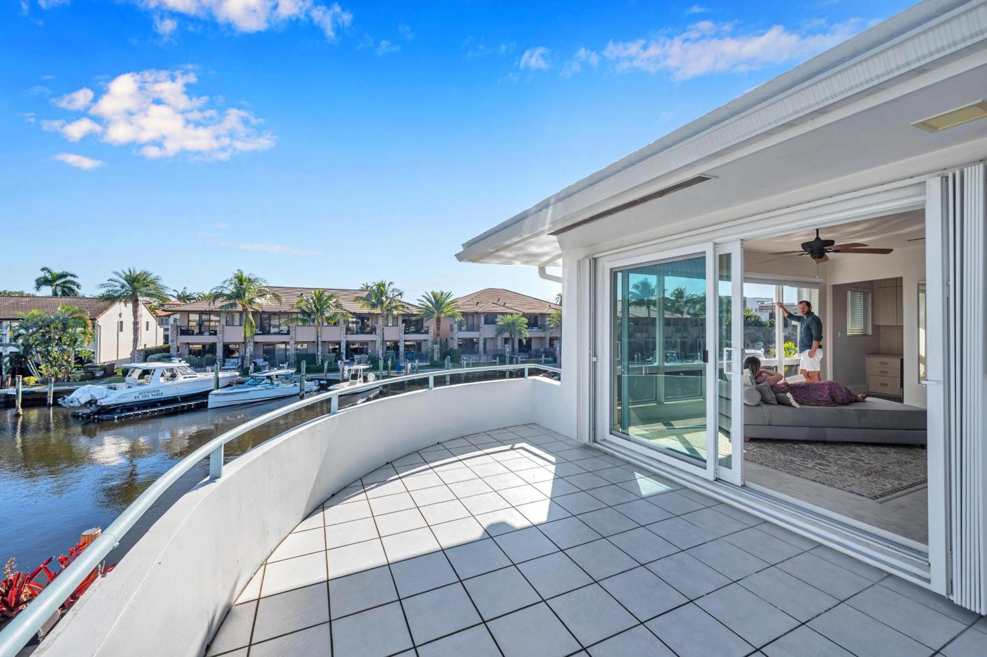 Two-floor Heated Pool Dock Access Quiet Neighborhood Saltaire One Resldences Apartment Fort Lauderdale
