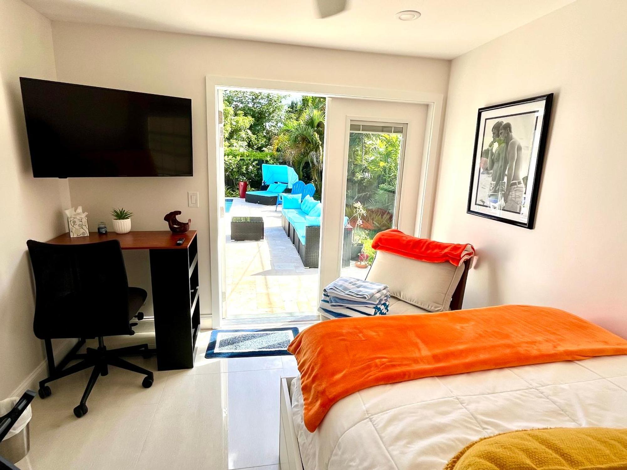 Poolside Manor - Men Only Clothing-optional * Fort Lauderdale