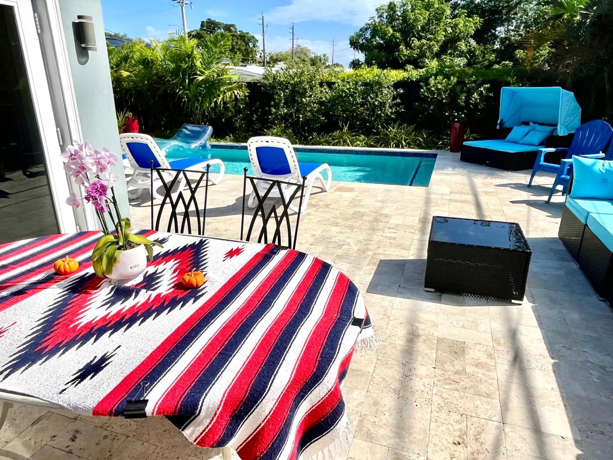 Guest house Poolside Manor - Men Only Clothing-optional