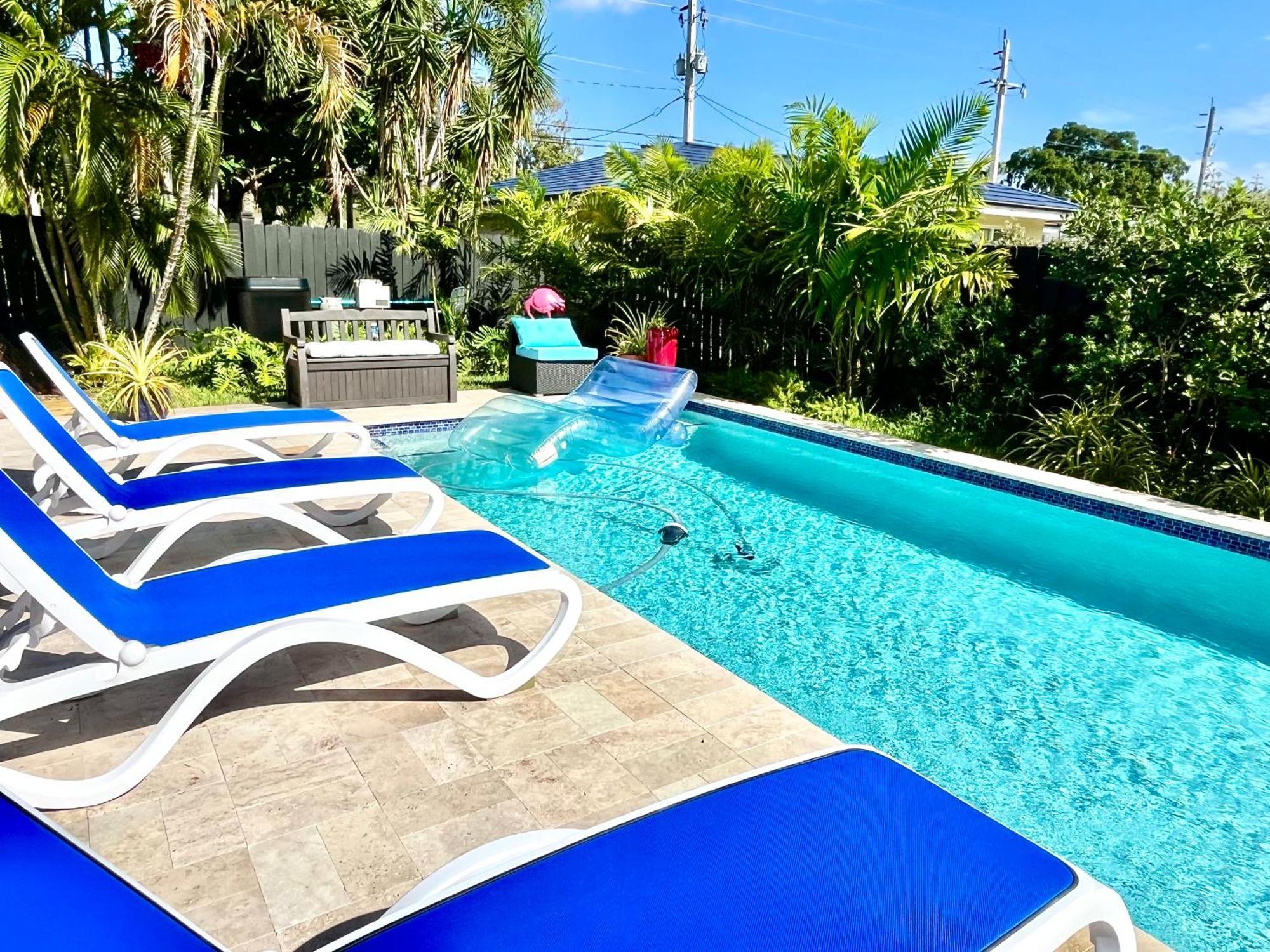 Poolside Manor - Men Only Clothing-optional Guest house Fort Lauderdale