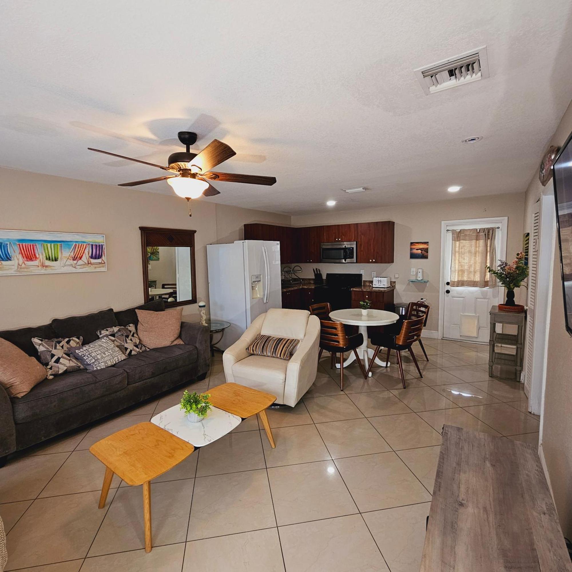 Apartment Coastal Haven: Family-friendly House With Pool Near Beaches Fort Lauderdale