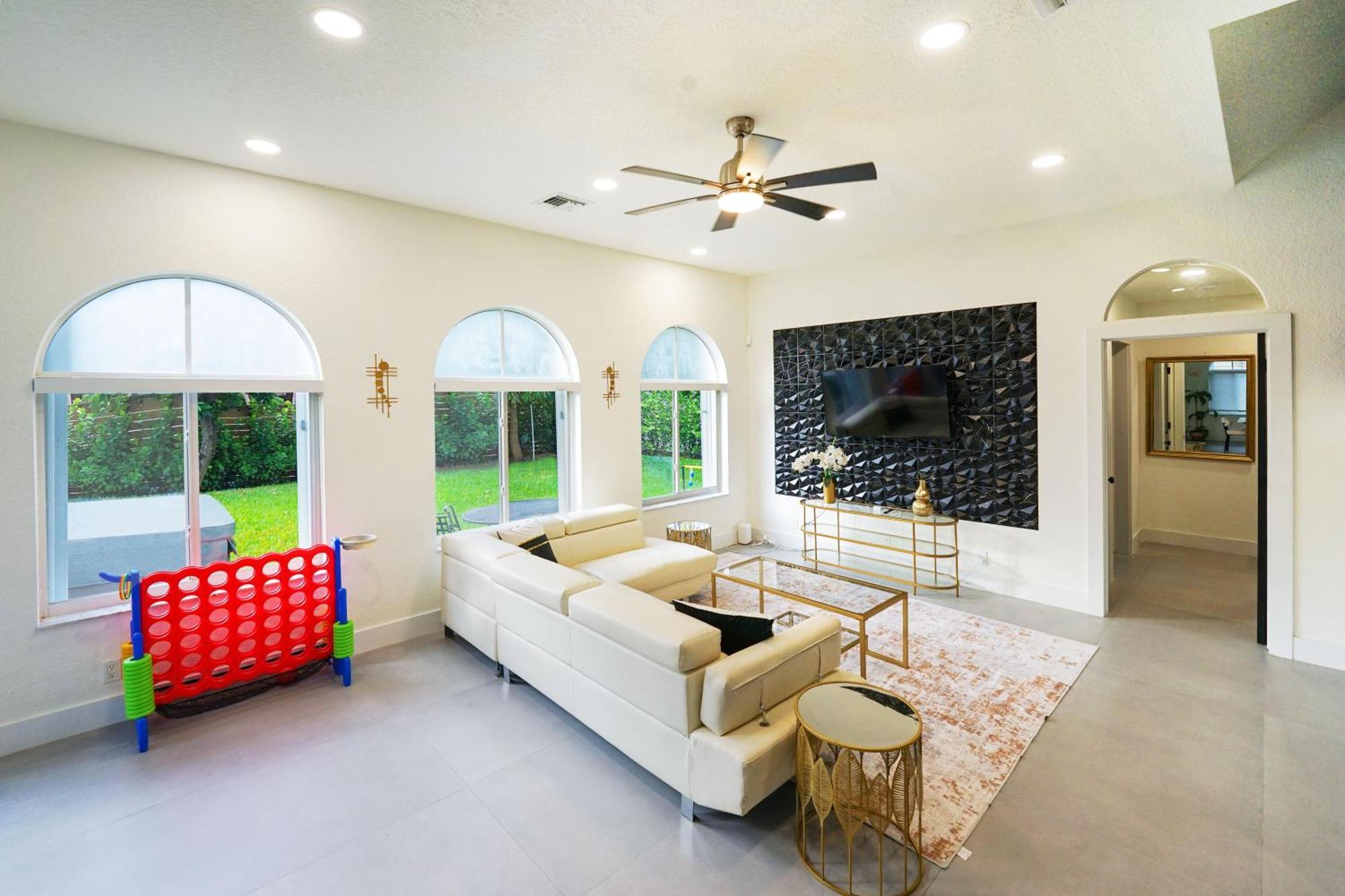 Casa Olympus Lauderdale - Walk To The Beach!
