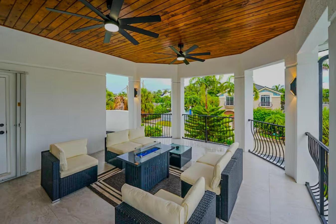 Casa Olympus Lauderdale - Walk To The Beach! Holiday home Fort Lauderdale