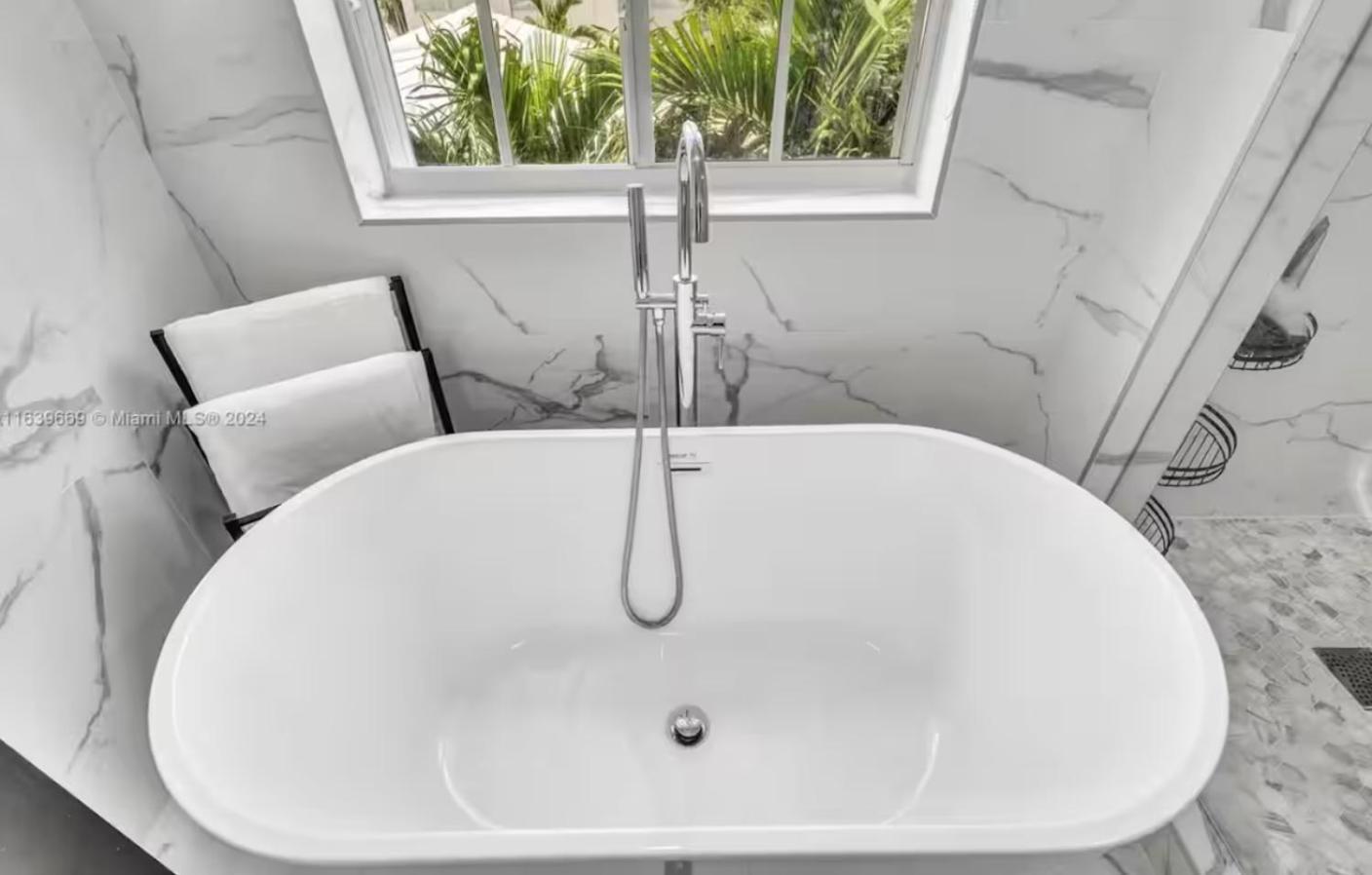 Casa Olympus Lauderdale - Walk To The Beach! *