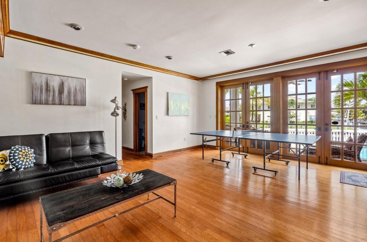 Charming Waterfront Walk To With Pool