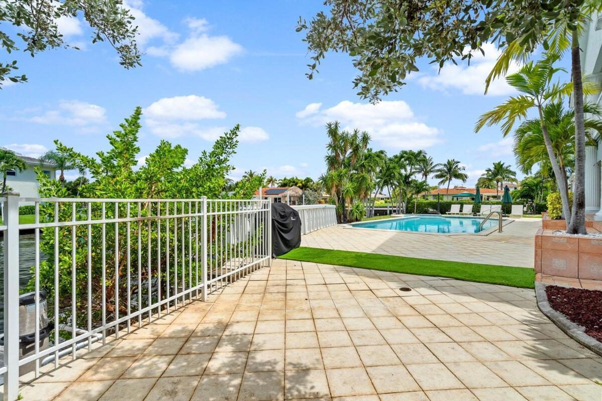 Holiday home Charming Waterfront Walk To With Pool *