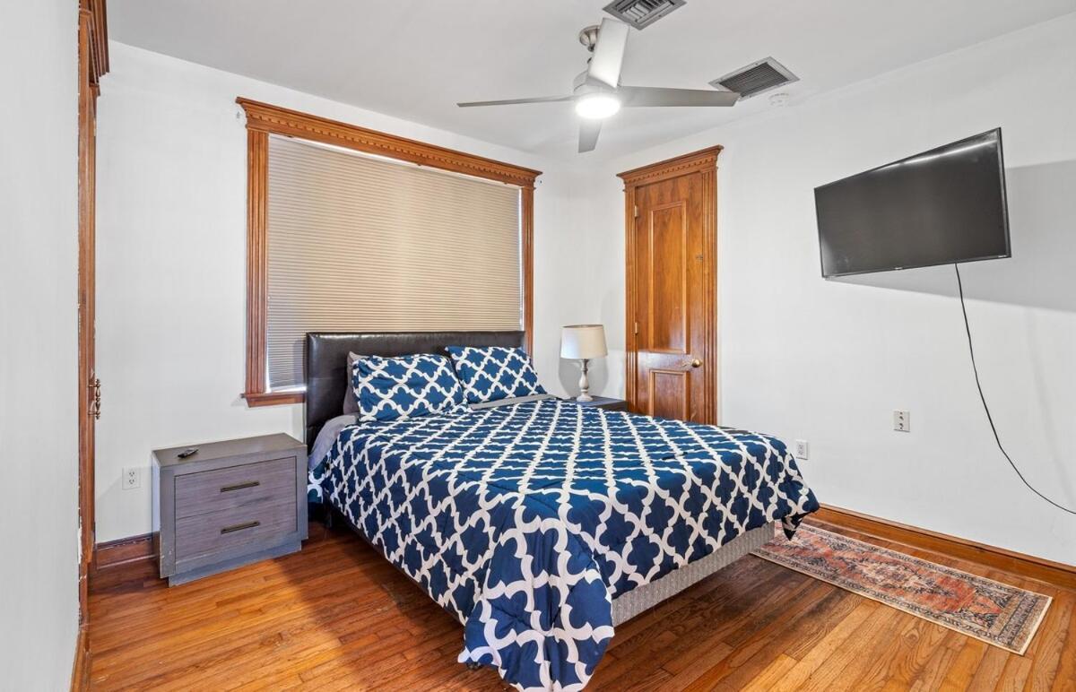 Holiday home Charming Waterfront Walk To With Pool Fort Lauderdale