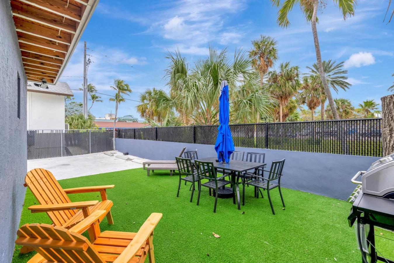 Banyan St. Off Olas- Steps To The