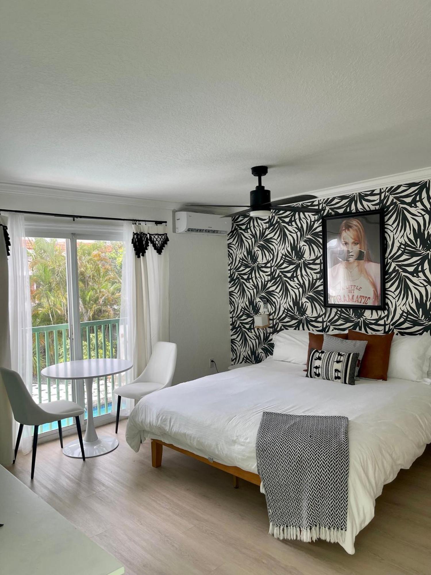 Groups Welcome! Private Boutique - Sleeps 18 *