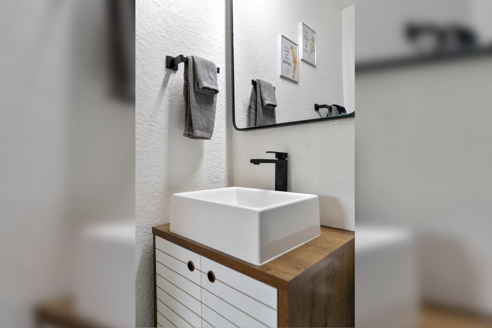 Groups Welcome! Private Boutique - Sleeps 18