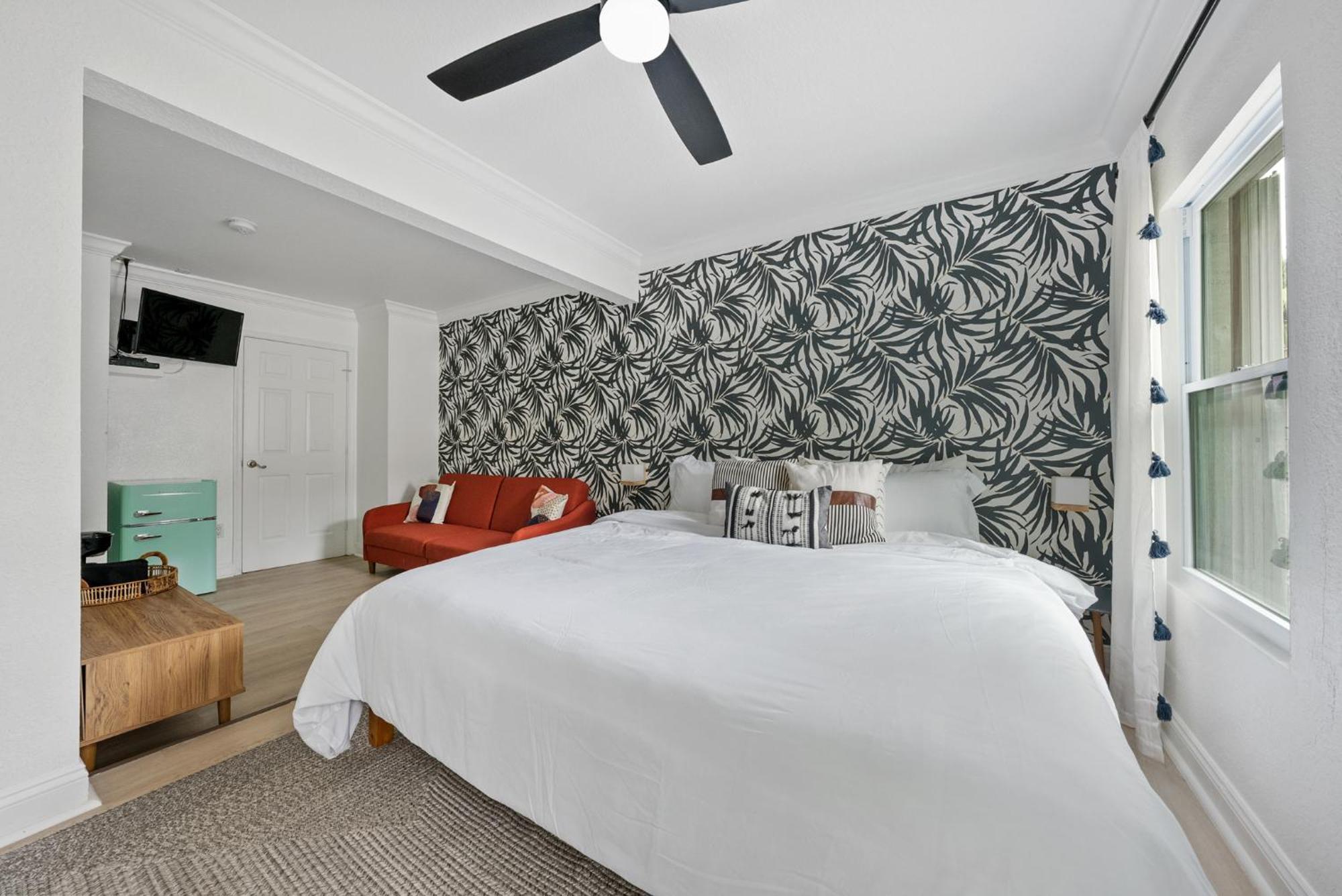 Groups Welcome! Private Boutique - Sleeps 18 Holiday home *