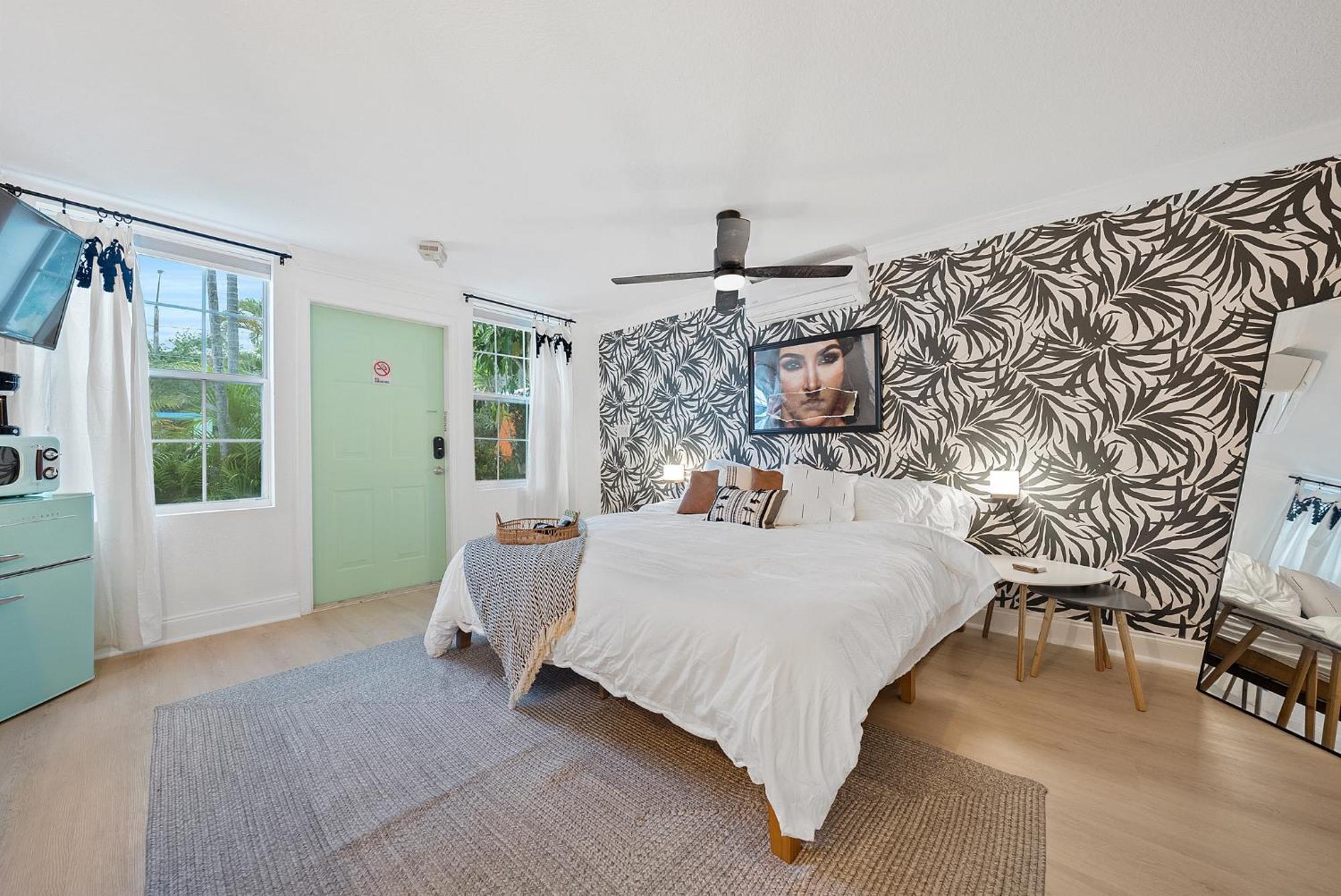 Groups Welcome! Private Boutique - Sleeps 18