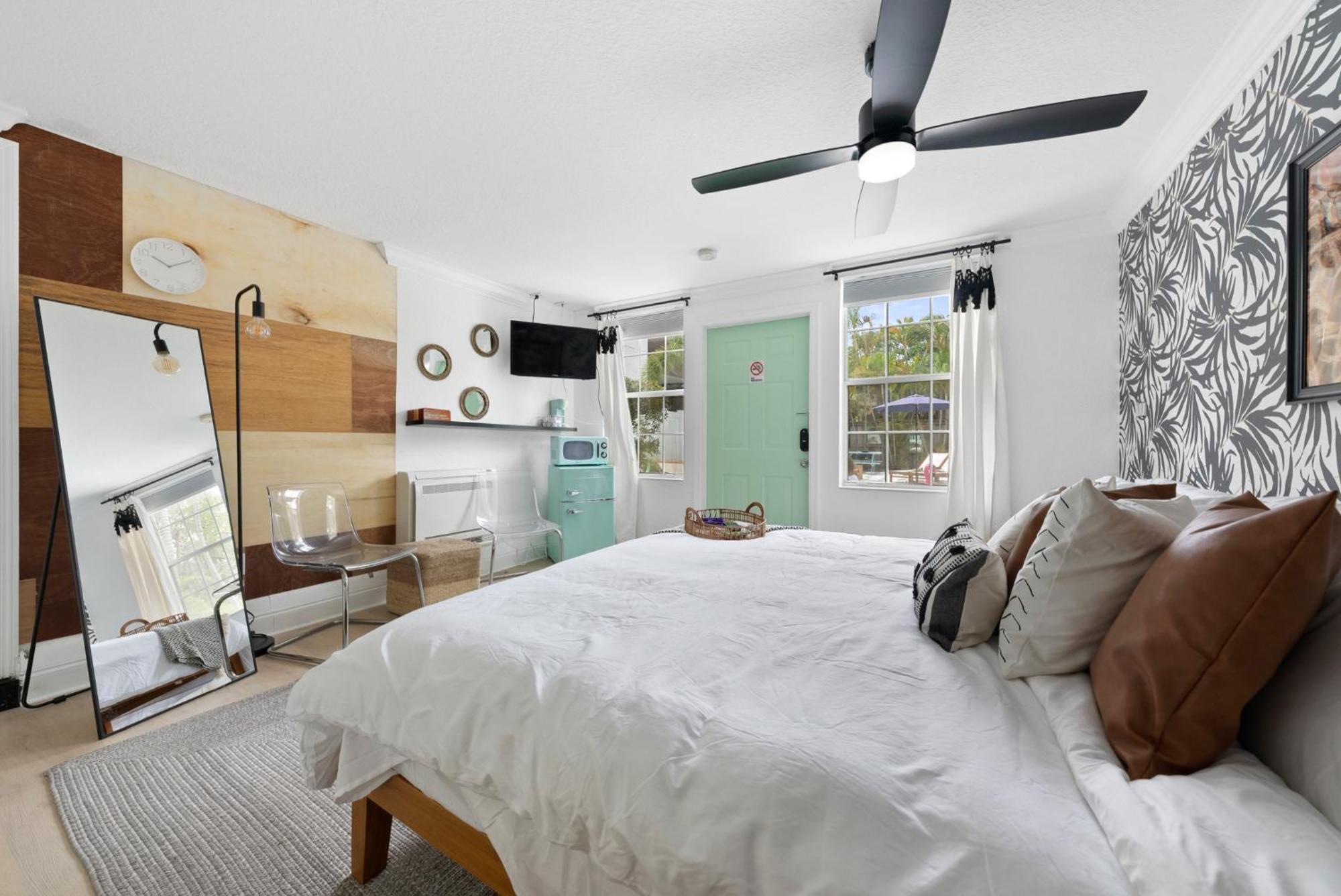 Groups Welcome! Private Boutique - Sleeps 18 Holiday home