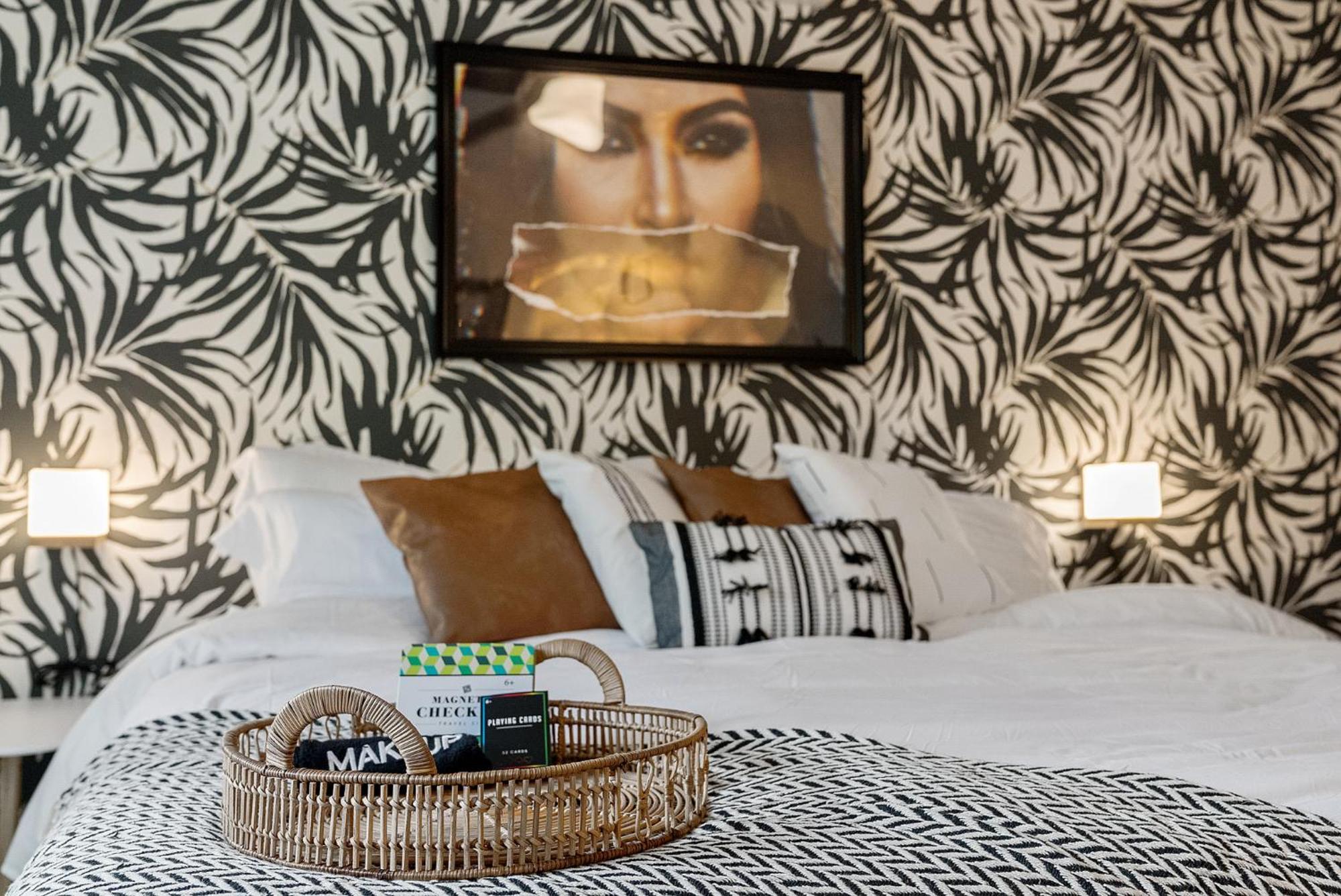 Groups Welcome! Private Boutique - Sleeps 18 Holiday home *