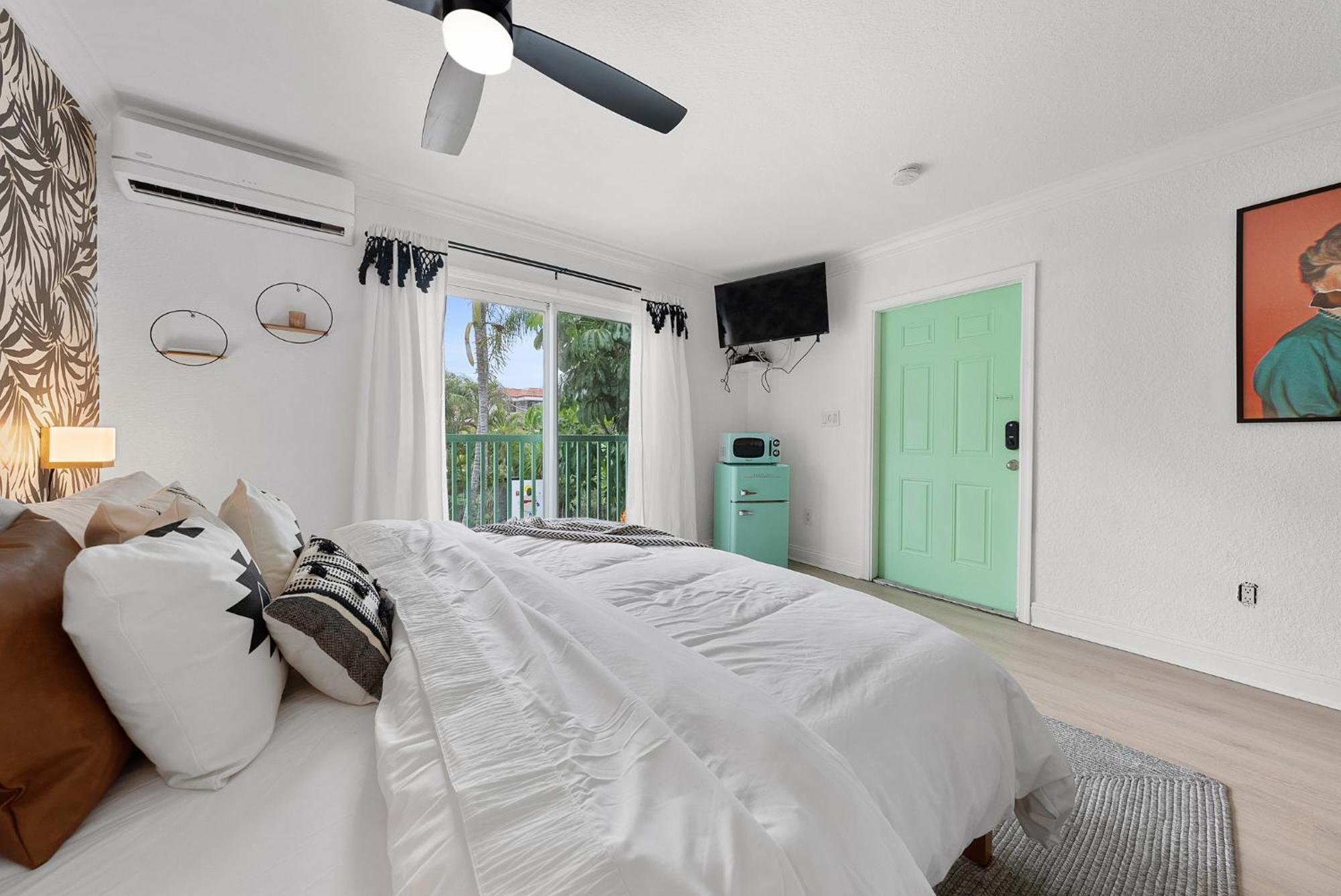 Groups Welcome! Private Boutique - Sleeps 18