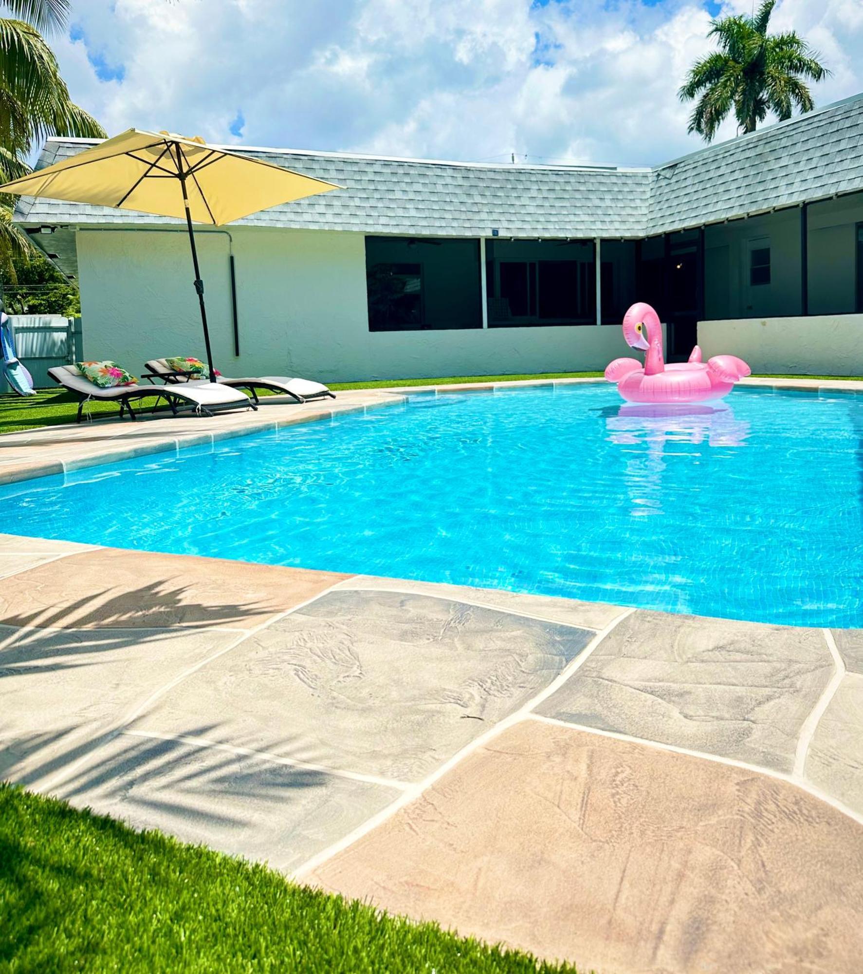 Game & Chill Manor - Arcade - Pool - Pool Table *