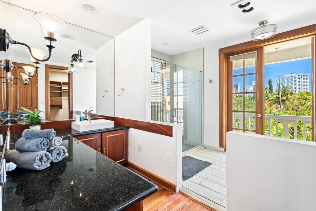 Pool & Hot Tub! Historic Fl Charm! Billiard & Ping Pong, Walk To The Fort Lauderdale