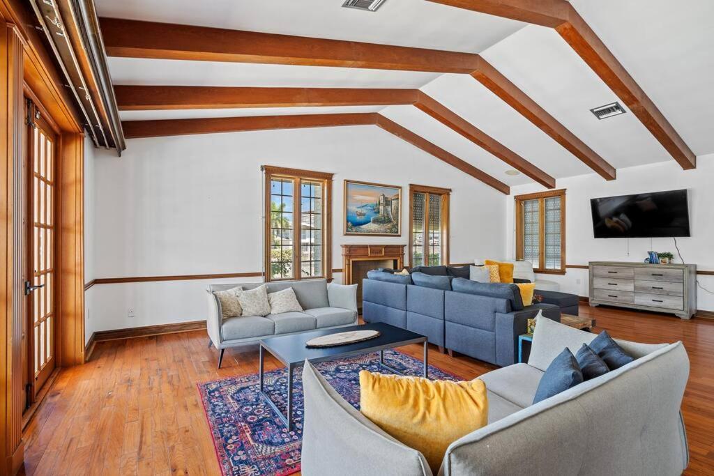Pool & Hot Tub! Historic Fl Charm! Billiard & Ping Pong, Walk To The * Fort Lauderdale