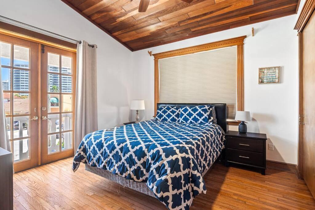 Villa Pool & Hot Tub! Historic Fl Charm! Billiard & Ping Pong, Walk To The