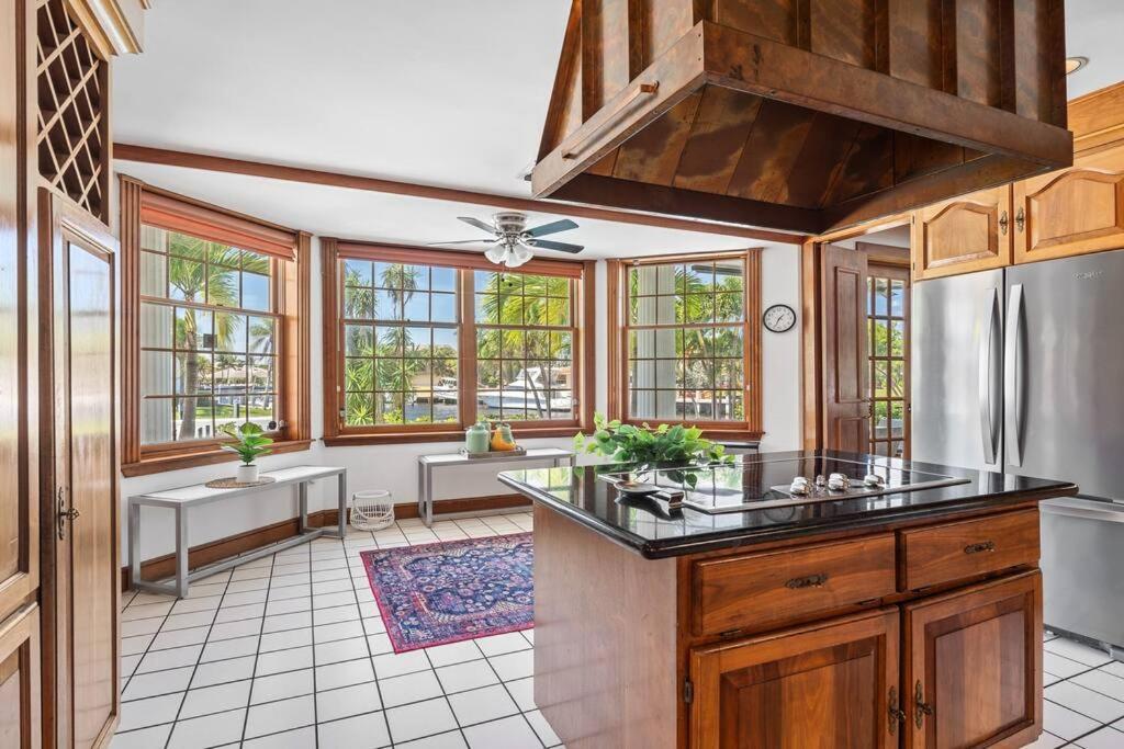 Pool & Hot Tub! Historic Fl Charm! Billiard & Ping Pong, Walk To The