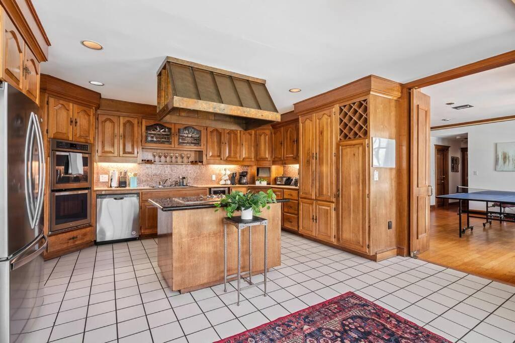 Pool & Hot Tub! Historic Fl Charm! Billiard & Ping Pong, Walk To The Villa *