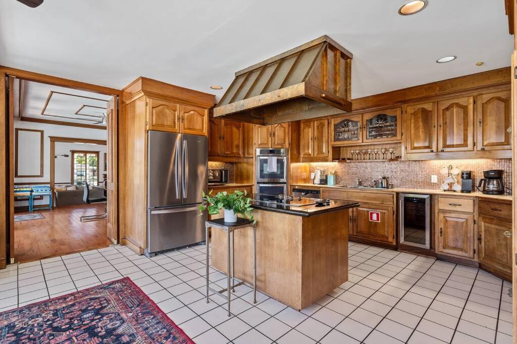 Pool & Hot Tub! Historic Fl Charm! Billiard & Ping Pong, Walk To The Villa *