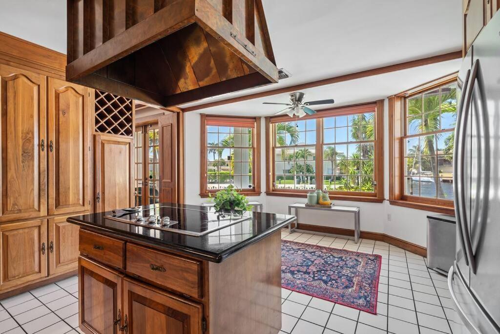 Villa Pool & Hot Tub! Historic Fl Charm! Billiard & Ping Pong, Walk To The Fort Lauderdale