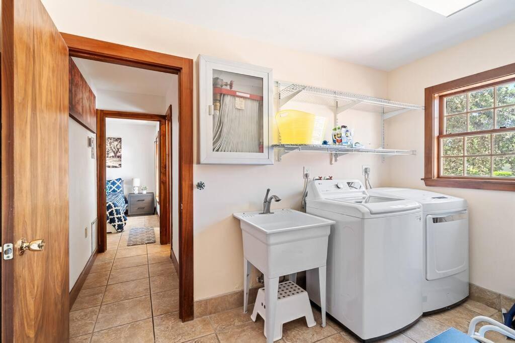 Pool & Hot Tub! Historic Fl Charm! Billiard & Ping Pong, Walk To The