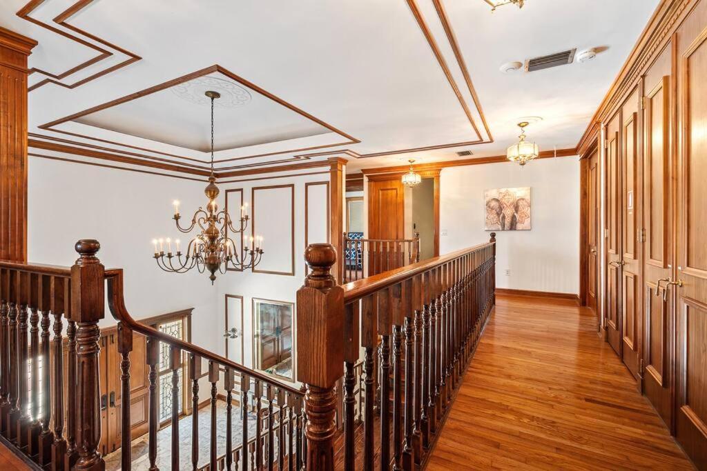 Pool & Hot Tub! Historic Fl Charm! Billiard & Ping Pong, Walk To The Villa *