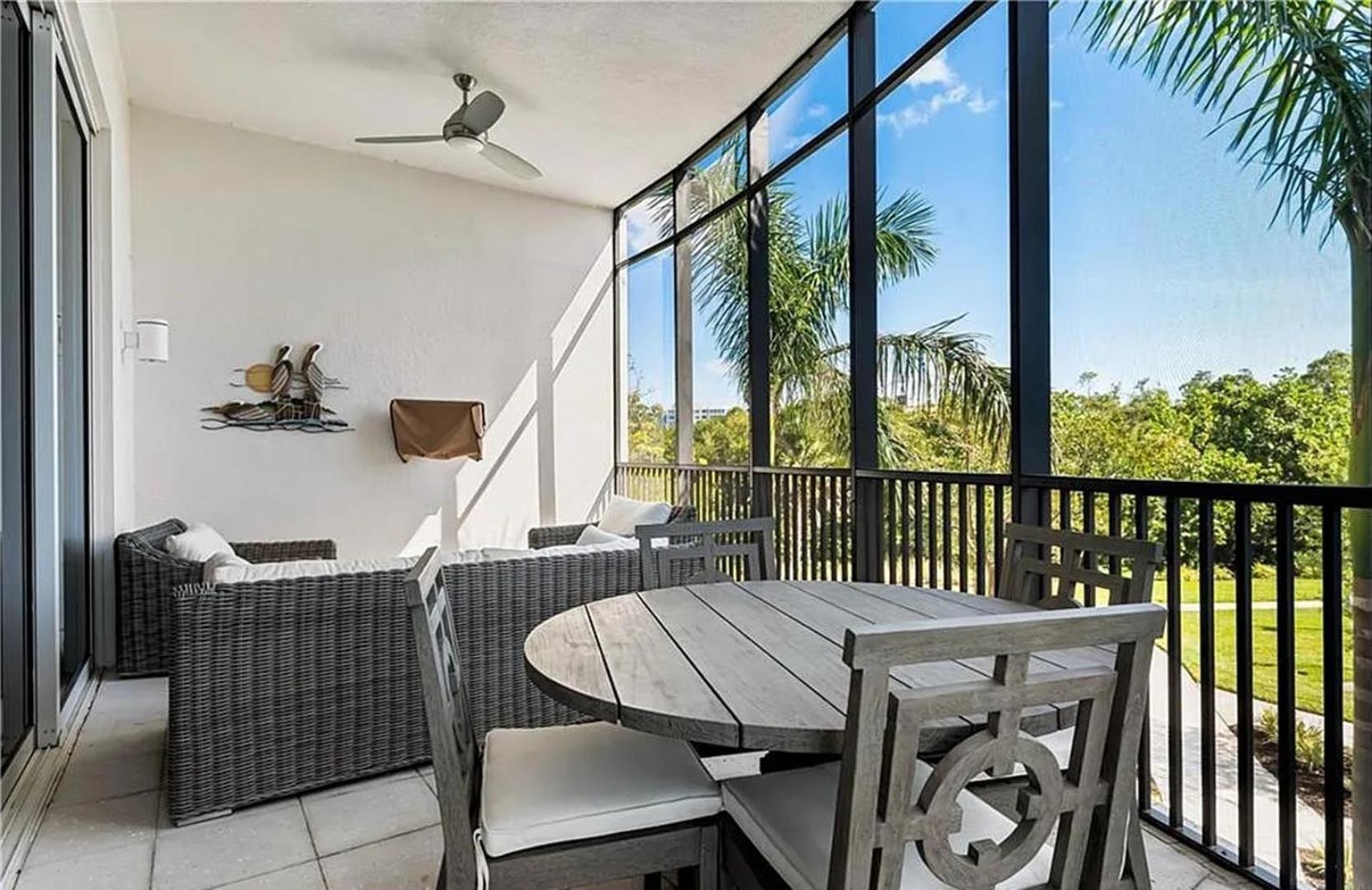 Apartment Stunning 3-bedroom With Expansive Lanai *
