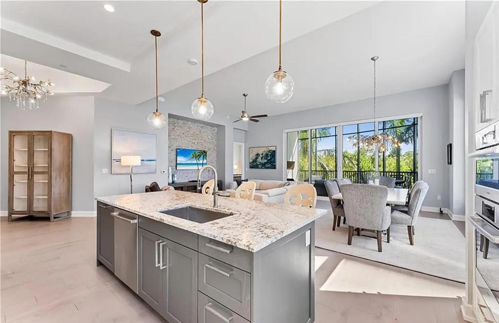 Apartment Stunning 3-bedroom With Expansive Lanai