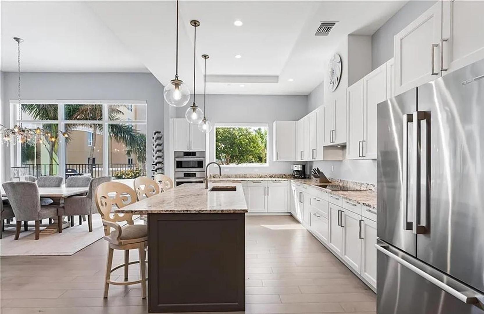 Apartment Stunning 3-bedroom With Expansive Lanai *