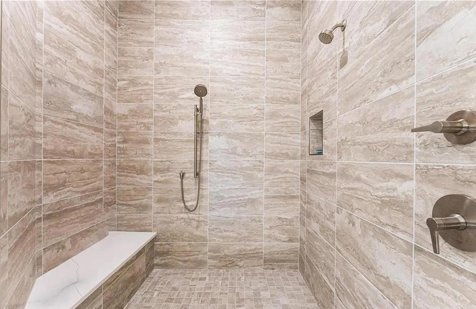 Stunning 3-bedroom With Expansive Lanai Apartment
