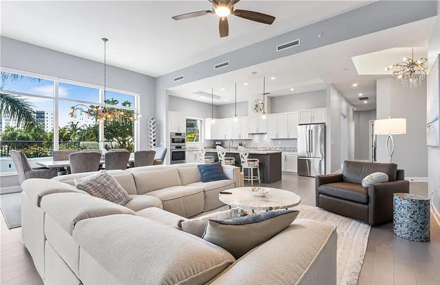 Apartment Stunning 3-bedroom With Expansive Lanai