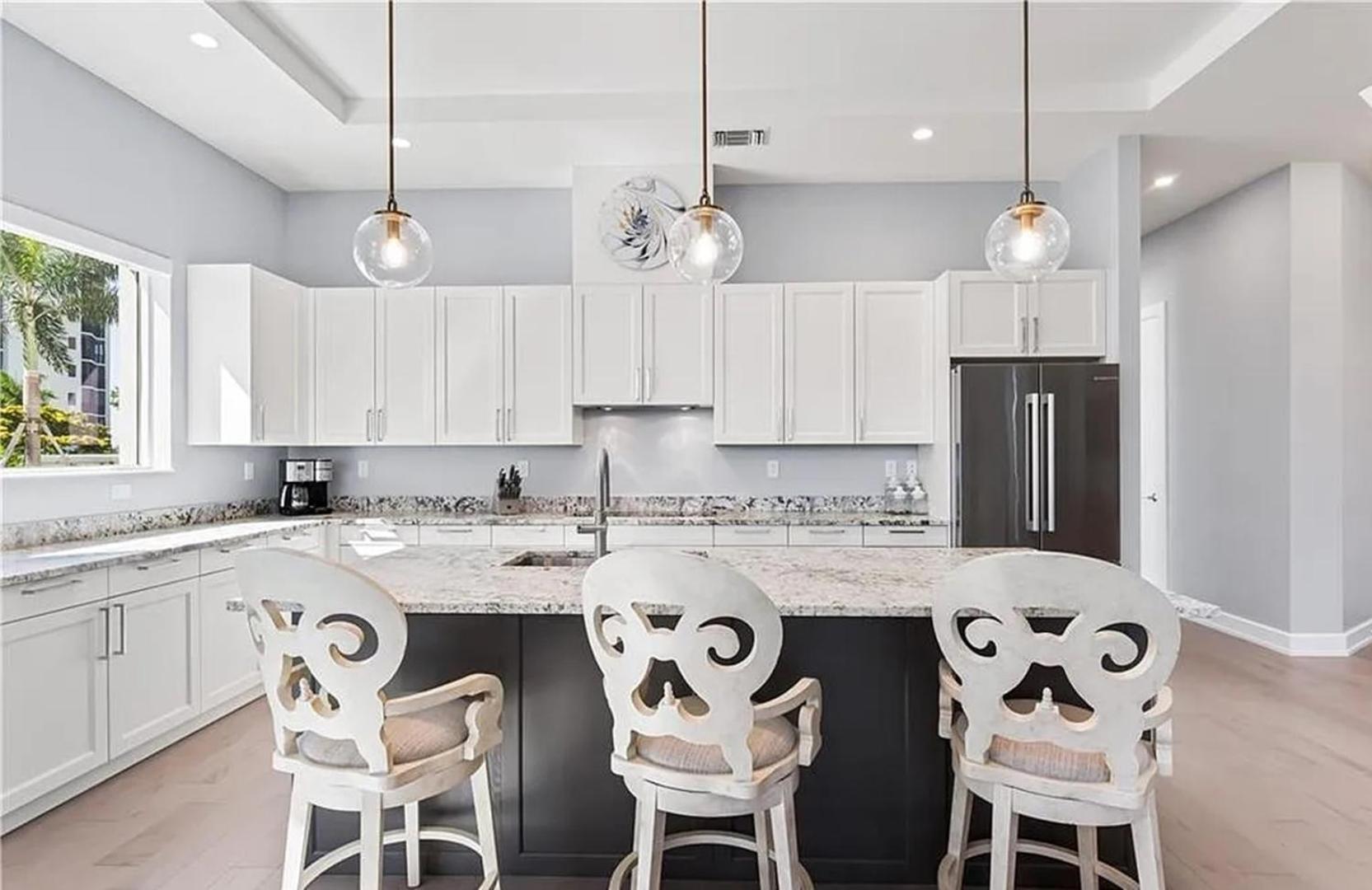 Apartment Stunning 3-bedroom With Expansive Lanai *