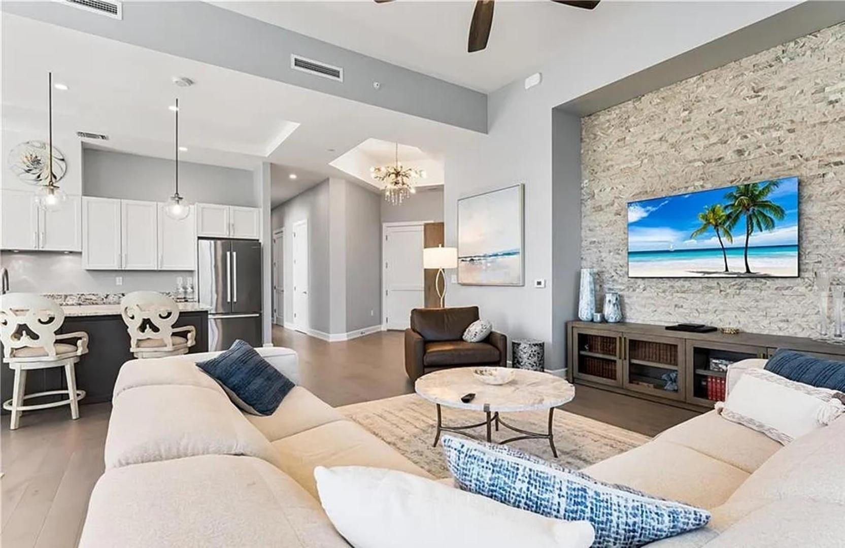 Stunning 3-bedroom With Expansive Lanai Apartment *