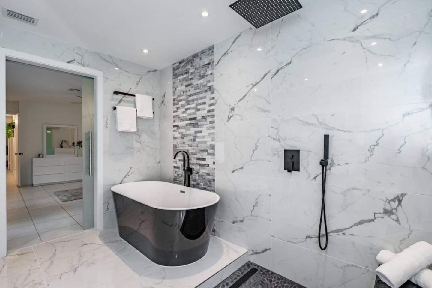 Fox Private Resort-heated Pool, Spa-downtown&beach Villa *