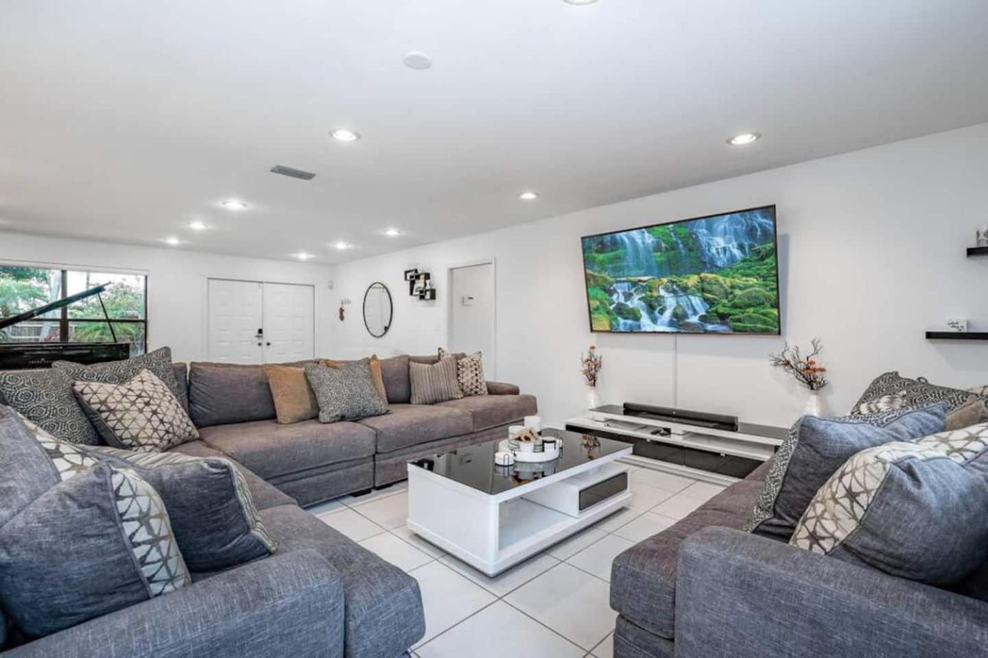 Fox Private Resort-heated Pool, Spa-downtown&beach Villa *