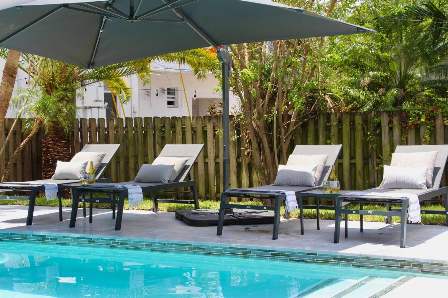 Fox Private Resort-heated Pool, Spa-downtown&beach *