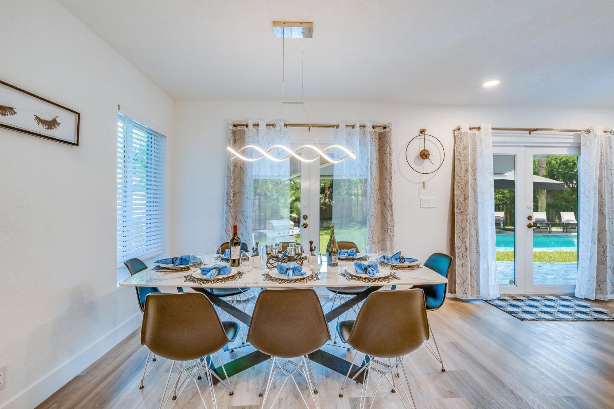 Villa Fox Private Resort-heated Pool, Spa-downtown&beach *
