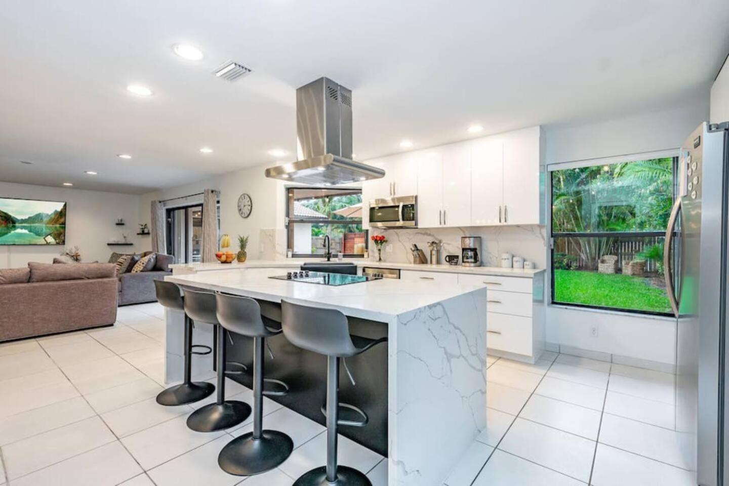 Villa Fox Private Resort-heated Pool, Spa-downtown&beach *